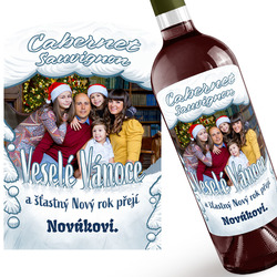 Červené víno s vánočním přáním a fotkou