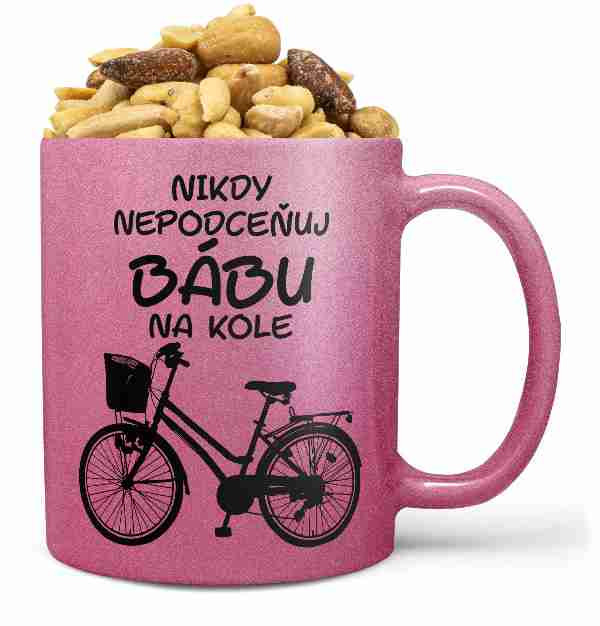 Hrnek Bába na kole (růžový) (Náplň hrníčku: Směs slaných oříšků)
